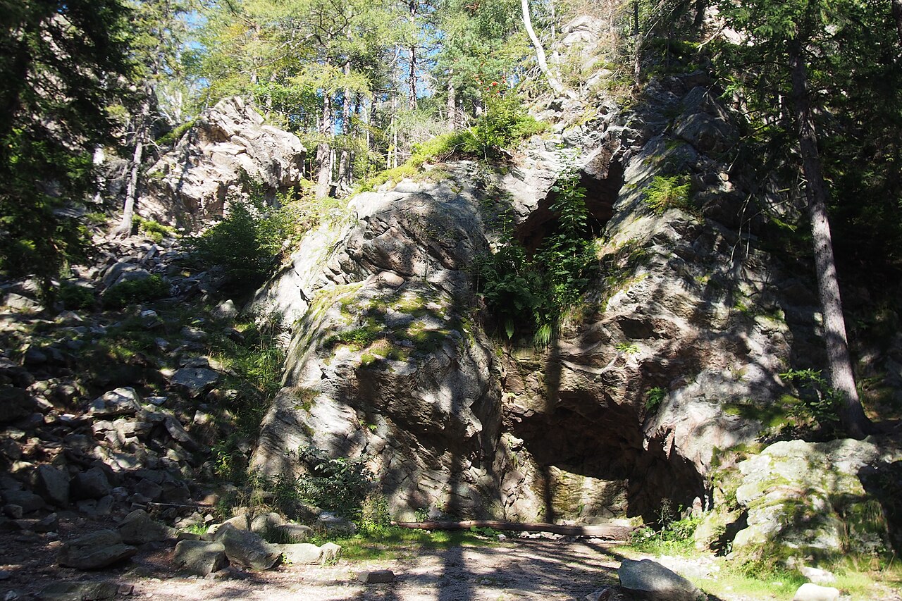 Krucze Skały w Karkonoszach jako ilustracja warunków górskich